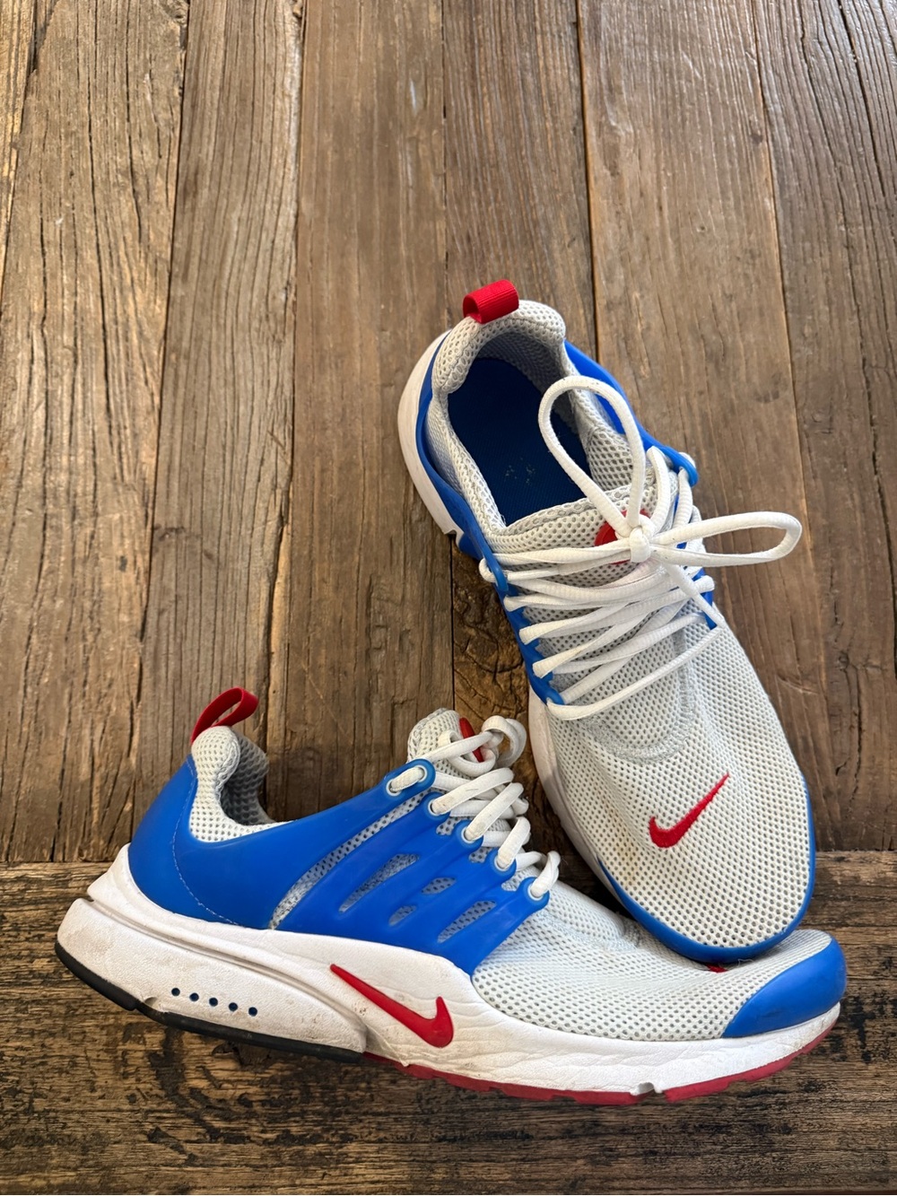 Nike Air Presto Essential sneakers in a grey, red, and blue colorway